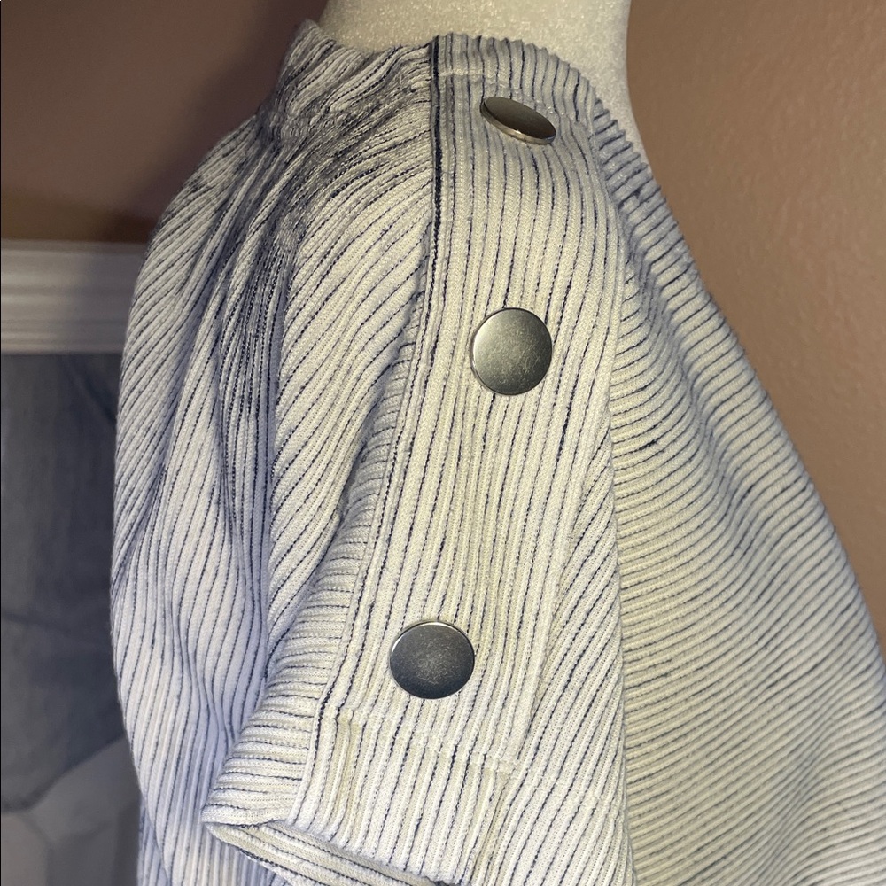 Jones New York XL Ribbed Stripe V-Neck Top | Button Shoulder Detail - Picture 3 of 6